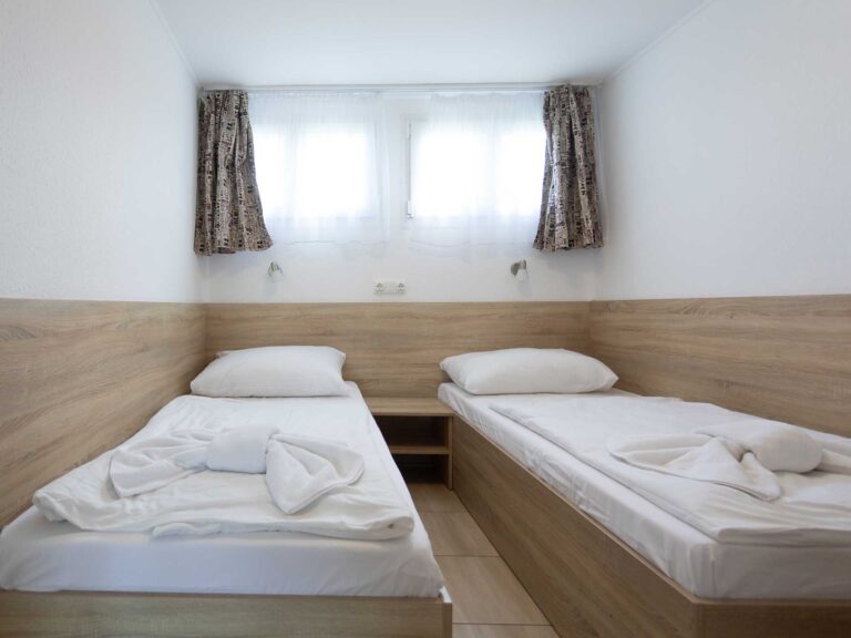 apartmanok Balaton Carmen Plus hálószoba Aranypart Camping & Apartments