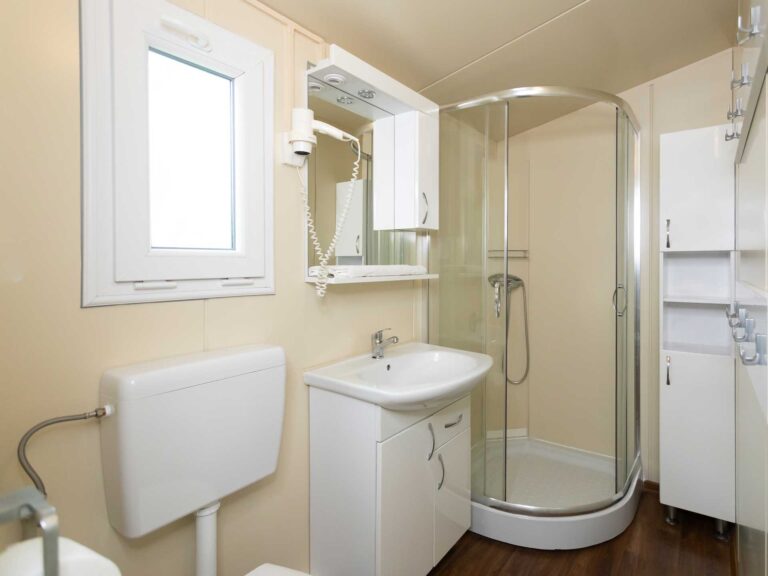 apartmanok Balaton Eurocomfort fürdőszoba Aranypart Camping & Apartments