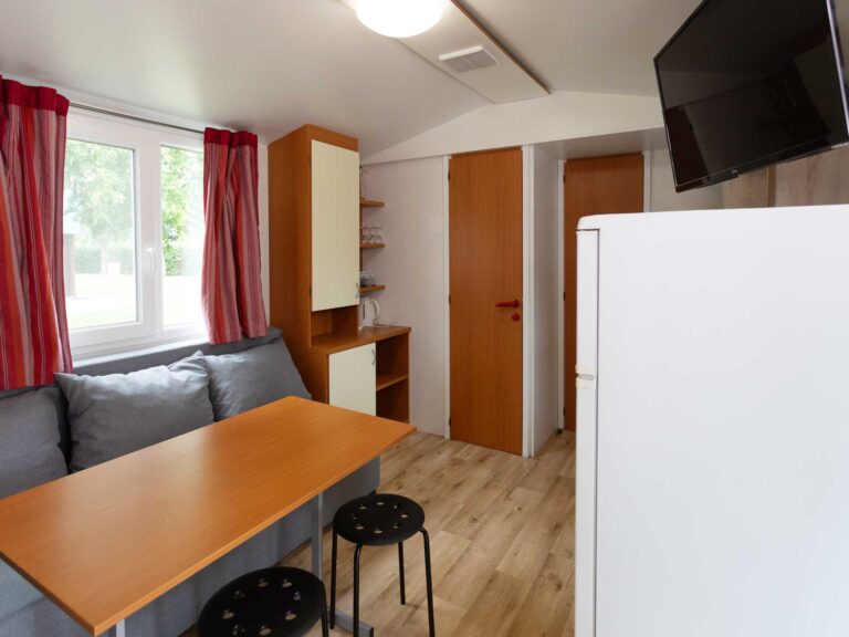 apartmanok Balaton Sun Cool nappali konyha Aranypart Camping & Apartments