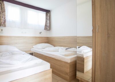 Aranypart Camping lakókocsi parcella sátorhely mobil ház