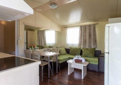 mobile house Aranypart Camping Siófok Eurocomfort konyha